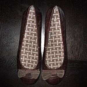 Vionic women’s wedge heel in size 8